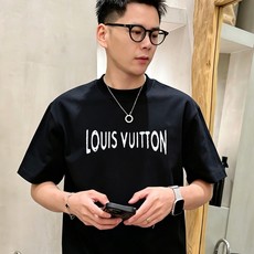 LV 路易威登2026春夏新款原单男士圆领短袖速干T恤 🔥专柜同步售卖 ✨✨高端品质 高版本 OS版型阔 LV 路易威登2026春夏新款原单男士圆领短袖速干T恤 🔥专柜同步售卖 ✨✨高端品质 高版本 OS版型阔