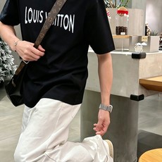 LV 路易威登2026春夏新款原单男士圆领短袖速干T恤 🔥专柜同步售卖 ✨✨高端品质 高版本 OS版型阔 LV 路易威登2026春夏新款原单男士圆领短袖速干T恤 🔥专柜同步售卖 ✨✨高端品质 高版本 OS版型阔