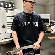 LV 路易威登2026春夏新款原单男士圆领短袖速干T恤 🔥专柜同步售卖 ✨✨高端品质 高版本 OS版型阔 LV 路易威登2026春夏新款原单男士圆领短袖速干T恤 🔥专柜同步售卖 ✨✨高端品质 高版本 OS版型阔