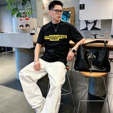 LV 路易威登2026春夏新款原单男士圆领短袖T恤 🔥专柜同步售卖 ✨✨高端品质 高版本 OS版型阔版 LV 路易威登2026春夏新款原单男士圆领短袖T恤 🔥专柜同步售卖 ✨✨高端品质 高版本 OS版型阔版