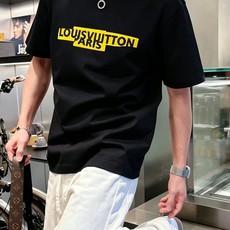 LV 路易威登2026春夏新款原单男士圆领短袖T恤 🔥专柜同步售卖 ✨✨高端品质 高版本 OS版型阔版 LV 路易威登2026春夏新款原单男士圆领短袖T恤 🔥专柜同步售卖 ✨✨高端品质 高版本 OS版型阔版
