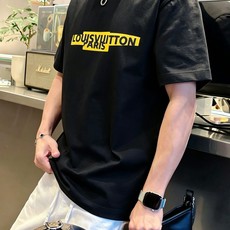 LV 路易威登2026春夏新款原单男士圆领短袖T恤 🔥专柜同步售卖 ✨✨高端品质 高版本 OS版型阔版 LV 路易威登2026春夏新款原单男士圆领短袖T恤 🔥专柜同步售卖 ✨✨高端品质 高版本 OS版型阔版