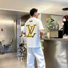 LV 路易威登2026春夏新款原单男士圆领短袖T恤 🔥专柜同步售卖 ✨✨高端品质 高版本 OS版型阔版 LV 路易威登2026春夏新款原单男士圆领短袖T恤 🔥专柜同步售卖 ✨✨高端品质 高版本 OS版型阔版