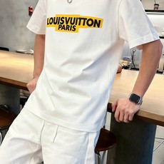 LV 路易威登2026春夏新款原单男士圆领短袖T恤 🔥专柜同步售卖 ✨✨高端品质 高版本 OS版型阔版 LV 路易威登2026春夏新款原单男士圆领短袖T恤 🔥专柜同步售卖 ✨✨高端品质 高版本 OS版型阔版