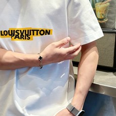 LV 路易威登2026春夏新款原单男士圆领短袖T恤 🔥专柜同步售卖 ✨✨高端品质 高版本 OS版型阔版 LV 路易威登2026春夏新款原单男士圆领短袖T恤 🔥专柜同步售卖 ✨✨高端品质 高版本 OS版型阔版