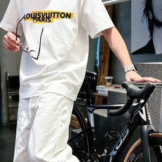 LV 路易威登2026春夏新款原单男士圆领短袖T恤 🔥专柜同步售卖 ✨✨高端品质 高版本 OS版型阔版 LV 路易威登2026春夏新款原单男士圆领短袖T恤 🔥专柜同步售卖 ✨✨高端品质 高版本 OS版型阔版