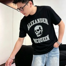 McQ*een 麦昆2026春夏新款原单男士圆领短袖T恤 🔥专柜同步售卖 ✨✨高端品质 高版本 OS版型 McQ*een 麦昆2026春夏新款原单男士圆领短袖T恤 🔥专柜同步售卖 ✨✨高端品质 高版本 OS版型