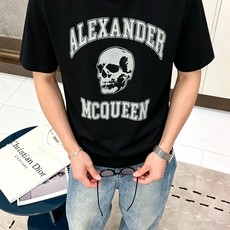 McQ*een 麦昆2026春夏新款原单男士圆领短袖T恤 🔥专柜同步售卖 ✨✨高端品质 高版本 OS版型 McQ*een 麦昆2026春夏新款原单男士圆领短袖T恤 🔥专柜同步售卖 ✨✨高端品质 高版本 OS版型