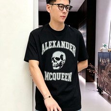 McQ*een 麦昆2026春夏新款原单男士圆领短袖T恤 🔥专柜同步售卖 ✨✨高端品质 高版本 OS版型 McQ*een 麦昆2026春夏新款原单男士圆领短袖T恤 🔥专柜同步售卖 ✨✨高端品质 高版本 OS版型