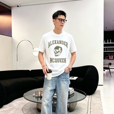 McQ*een 麦昆2026春夏新款原单男士圆领短袖T恤 🔥专柜同步售卖 ✨✨高端品质 高版本 OS版型 McQ*een 麦昆2026春夏新款原单男士圆领短袖T恤 🔥专柜同步售卖 ✨✨高端品质 高版本 OS版型