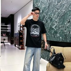 McQ*een 麦昆2026春夏新款原单男士圆领短袖T恤 专柜同步售卖 ✨✨高端品质 高版本 OS版型阔 McQ*een 麦昆2026春夏新款原单男士圆领短袖T恤 专柜同步售卖 ✨✨高端品质 高版本 OS版型阔