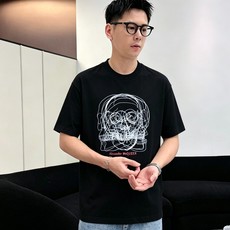 McQ*een 麦昆2026春夏新款原单男士圆领短袖T恤 专柜同步售卖 ✨✨高端品质 高版本 OS版型阔 McQ*een 麦昆2026春夏新款原单男士圆领短袖T恤 专柜同步售卖 ✨✨高端品质 高版本 OS版型阔