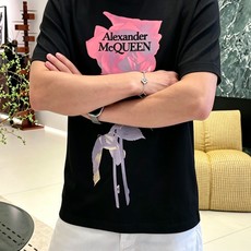 McQ*een 麦昆2026春夏新款原单男士圆领短袖T恤 专柜同步售卖 ✨✨高端品质 高版本 OS版型阔 McQ*een 麦昆2026春夏新款原单男士圆领短袖T恤 专柜同步售卖 ✨✨高端品质 高版本 OS版型阔
