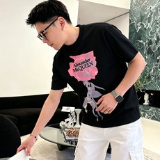 McQ*een 麦昆2026春夏新款原单男士圆领短袖T恤 专柜同步售卖 ✨✨高端品质 高版本 OS版型阔 McQ*een 麦昆2026春夏新款原单男士圆领短袖T恤 专柜同步售卖 ✨✨高端品质 高版本 OS版型阔