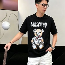 M*SCHINO 莫斯奇诺2026春夏新款原单男士圆领短袖T恤 🔥专柜同步售卖 ✨✨高端品质 高版本 O M*SCHINO 莫斯奇诺2026春夏新款原单男士圆领短袖T恤 🔥专柜同步售卖 ✨✨高端品质 高版本 O
