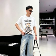 M*SCHINO 莫斯奇诺2026春夏新款原单男士圆领短袖T恤 🔥专柜同步售卖 ✨✨高端品质 高版本 O M*SCHINO 莫斯奇诺2026春夏新款原单男士圆领短袖T恤 🔥专柜同步售卖 ✨✨高端品质 高版本 O