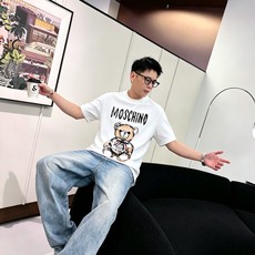 M*SCHINO 莫斯奇诺2026春夏新款原单男士圆领短袖T恤 🔥专柜同步售卖 ✨✨高端品质 高版本 O M*SCHINO 莫斯奇诺2026春夏新款原单男士圆领短袖T恤 🔥专柜同步售卖 ✨✨高端品质 高版本 O