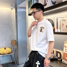 BURBE** 巴宝莉2026春夏新款原单男士圆领短袖T恤 🔥专柜同步售卖 ✨✨高端品质 高版本 爆款✨ BURBE** 巴宝莉2026春夏新款原单男士圆领短袖T恤 🔥专柜同步售卖 ✨✨高端品质 高版本 爆款✨