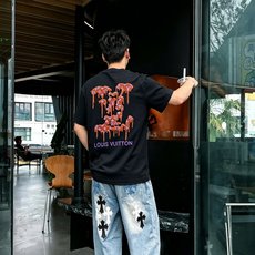 LV 路易威登2026春夏新款原单男士圆领短袖速干T恤 🔥专柜同步售卖 ✨✨高端品质 高版本 OS版型阔 LV 路易威登2026春夏新款原单男士圆领短袖速干T恤 🔥专柜同步售卖 ✨✨高端品质 高版本 OS版型阔