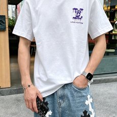 LV 路易威登2026春夏新款原单男士圆领短袖速干T恤 🔥专柜同步售卖 ✨✨高端品质 高版本 OS版型阔 LV 路易威登2026春夏新款原单男士圆领短袖速干T恤 🔥专柜同步售卖 ✨✨高端品质 高版本 OS版型阔