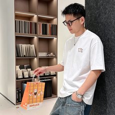 BURBE** 巴宝莉2026春夏新款原单男士圆领短袖T恤 🔥专柜同步售卖 ✨✨高端品质 高版本 爆款✨ BURBE** 巴宝莉2026春夏新款原单男士圆领短袖T恤 🔥专柜同步售卖 ✨✨高端品质 高版本 爆款✨