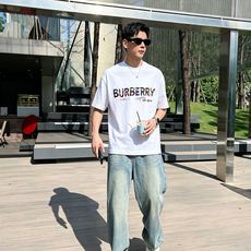 BURBE** 巴宝莉2026春夏新款原单男士圆领短袖T恤 🔥专柜同步售卖 ✨✨高端品质 高版本 爆款✨ BURBE** 巴宝莉2026春夏新款原单男士圆领短袖T恤 🔥专柜同步售卖 ✨✨高端品质 高版本 爆款✨