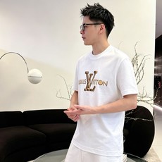 LV 路易威登2026春夏新款原单男士圆领短袖速干T恤 🔥专柜同步售卖 ✨✨高端品质 高版本 OS版型阔 LV 路易威登2026春夏新款原单男士圆领短袖速干T恤 🔥专柜同步售卖 ✨✨高端品质 高版本 OS版型阔