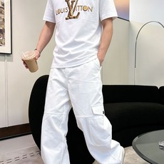 LV 路易威登2026春夏新款原单男士圆领短袖速干T恤 🔥专柜同步售卖 ✨✨高端品质 高版本 OS版型阔 LV 路易威登2026春夏新款原单男士圆领短袖速干T恤 🔥专柜同步售卖 ✨✨高端品质 高版本 OS版型阔