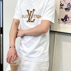 LV 路易威登2026春夏新款原单男士圆领短袖速干T恤 🔥专柜同步售卖 ✨✨高端品质 高版本 OS版型阔 LV 路易威登2026春夏新款原单男士圆领短袖速干T恤 🔥专柜同步售卖 ✨✨高端品质 高版本 OS版型阔