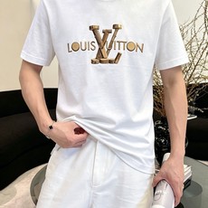 LV 路易威登2026春夏新款原单男士圆领短袖速干T恤 🔥专柜同步售卖 ✨✨高端品质 高版本 OS版型阔 LV 路易威登2026春夏新款原单男士圆领短袖速干T恤 🔥专柜同步售卖 ✨✨高端品质 高版本 OS版型阔