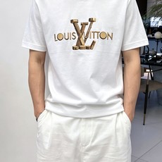 LV 路易威登2026春夏新款原单男士圆领短袖速干T恤 🔥专柜同步售卖 ✨✨高端品质 高版本 OS版型阔 LV 路易威登2026春夏新款原单男士圆领短袖速干T恤 🔥专柜同步售卖 ✨✨高端品质 高版本 OS版型阔