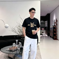 LV 路易威登2026春夏新款原单男士圆领短袖速干T恤 🔥专柜同步售卖 ✨✨高端品质 高版本 OS版型阔 LV 路易威登2026春夏新款原单男士圆领短袖速干T恤 🔥专柜同步售卖 ✨✨高端品质 高版本 OS版型阔