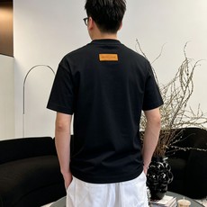 LV 路易威登2026春夏新款原单男士圆领短袖速干T恤 🔥专柜同步售卖 ✨✨高端品质 高版本 OS版型阔 LV 路易威登2026春夏新款原单男士圆领短袖速干T恤 🔥专柜同步售卖 ✨✨高端品质 高版本 OS版型阔