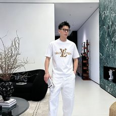 LV 路易威登2026春夏新款原单男士圆领短袖速干T恤 🔥专柜同步售卖 ✨✨高端品质 高版本 OS版型阔 LV 路易威登2026春夏新款原单男士圆领短袖速干T恤 🔥专柜同步售卖 ✨✨高端品质 高版本 OS版型阔