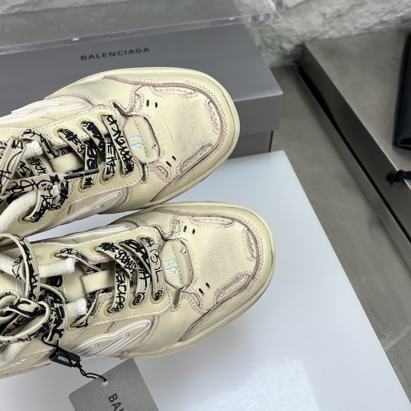 Balenciaga Hampton Sneakers: Distressed Leather, Retro Style, and Iconic Design 6 i1756411551899 8126 0 5