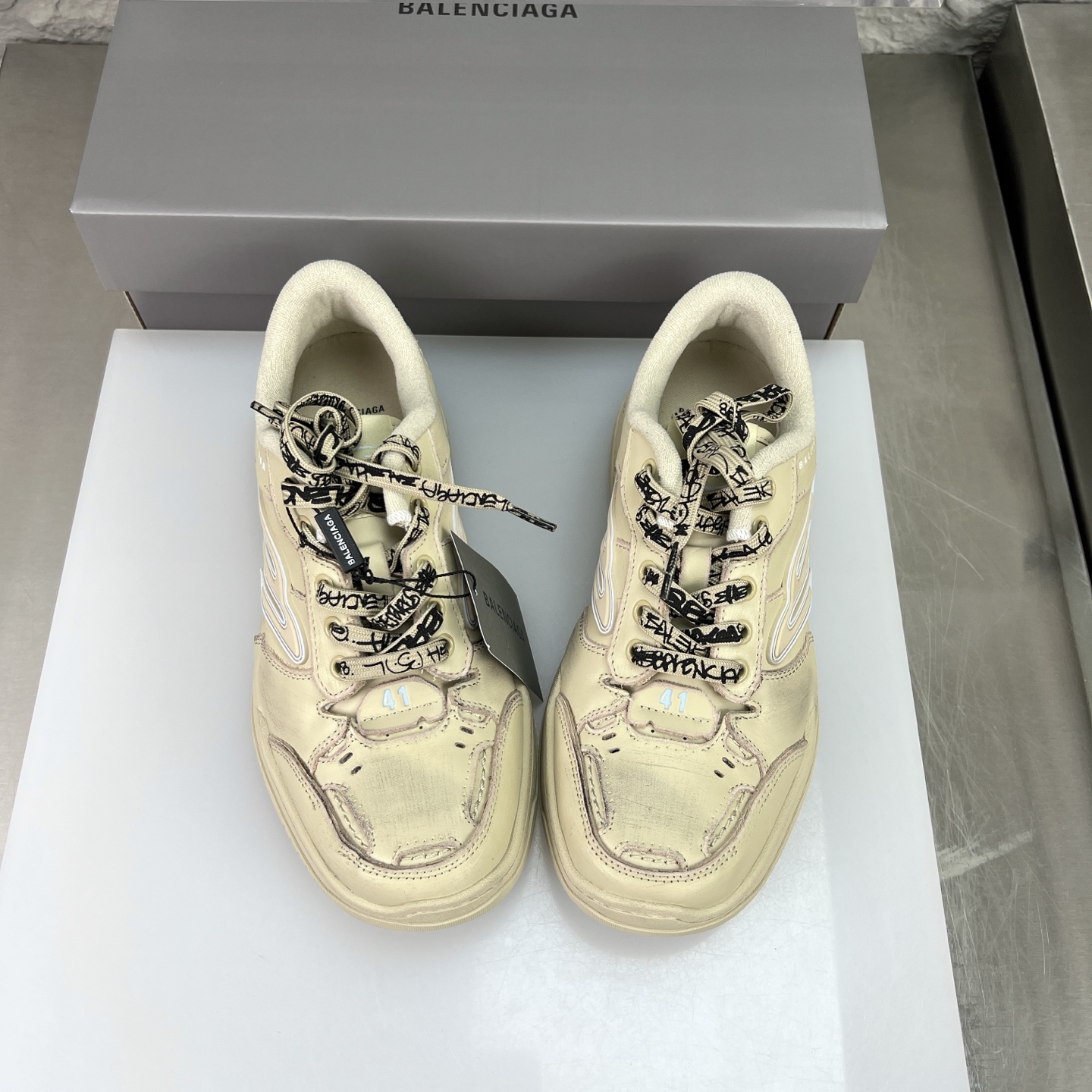 Balenciaga Hampton Sneakers: Distressed Leather, Retro Style, and Iconic Design 3 i1756411555422 4084 0 2
