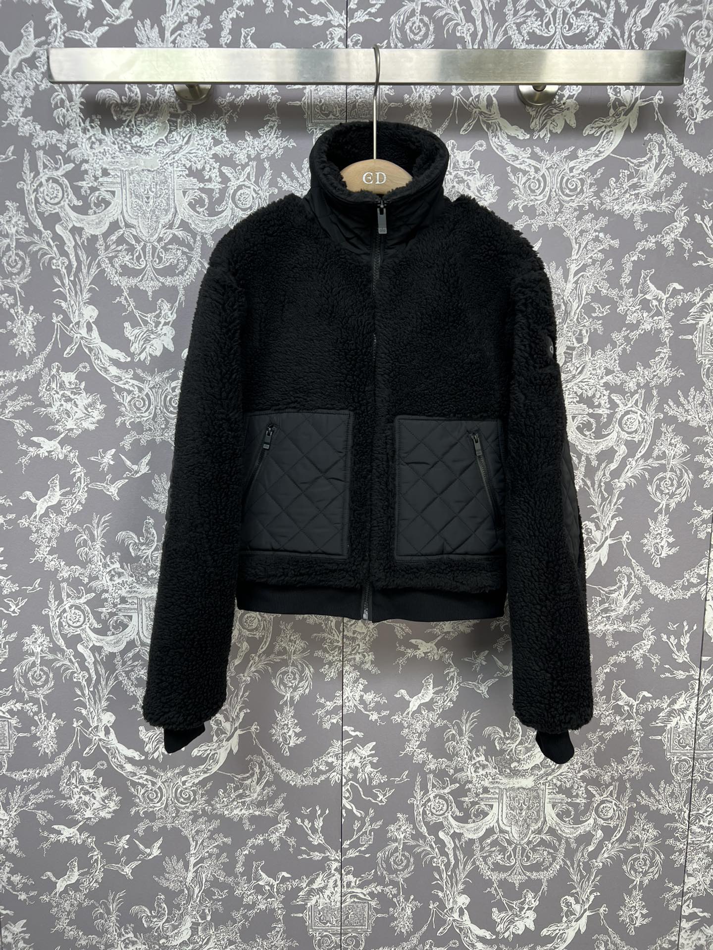 #正品级:🌹𝗔𝗹𝗼 𝘆𝗼𝗴𝗮 ｜秋冬新品菱形工艺纯色双拼羊羔绒休闲短款女款#L03#𝗦𝗶𝘇𝗲：XS S 