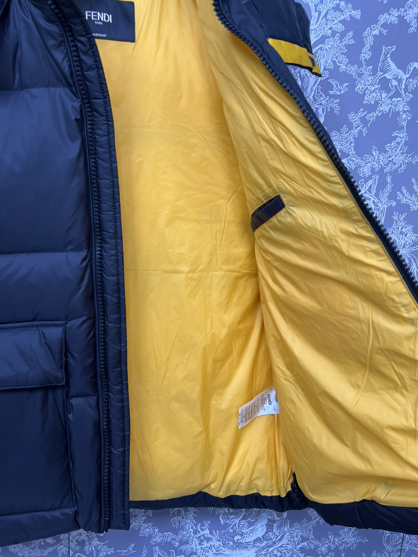 #正品级:FENDI FW25 秋冬新品休闲轻奢连帽【可卸帽】羽绒服男女款#F03# 𝗦𝗶𝘇𝗲：𝟰𝟴# 