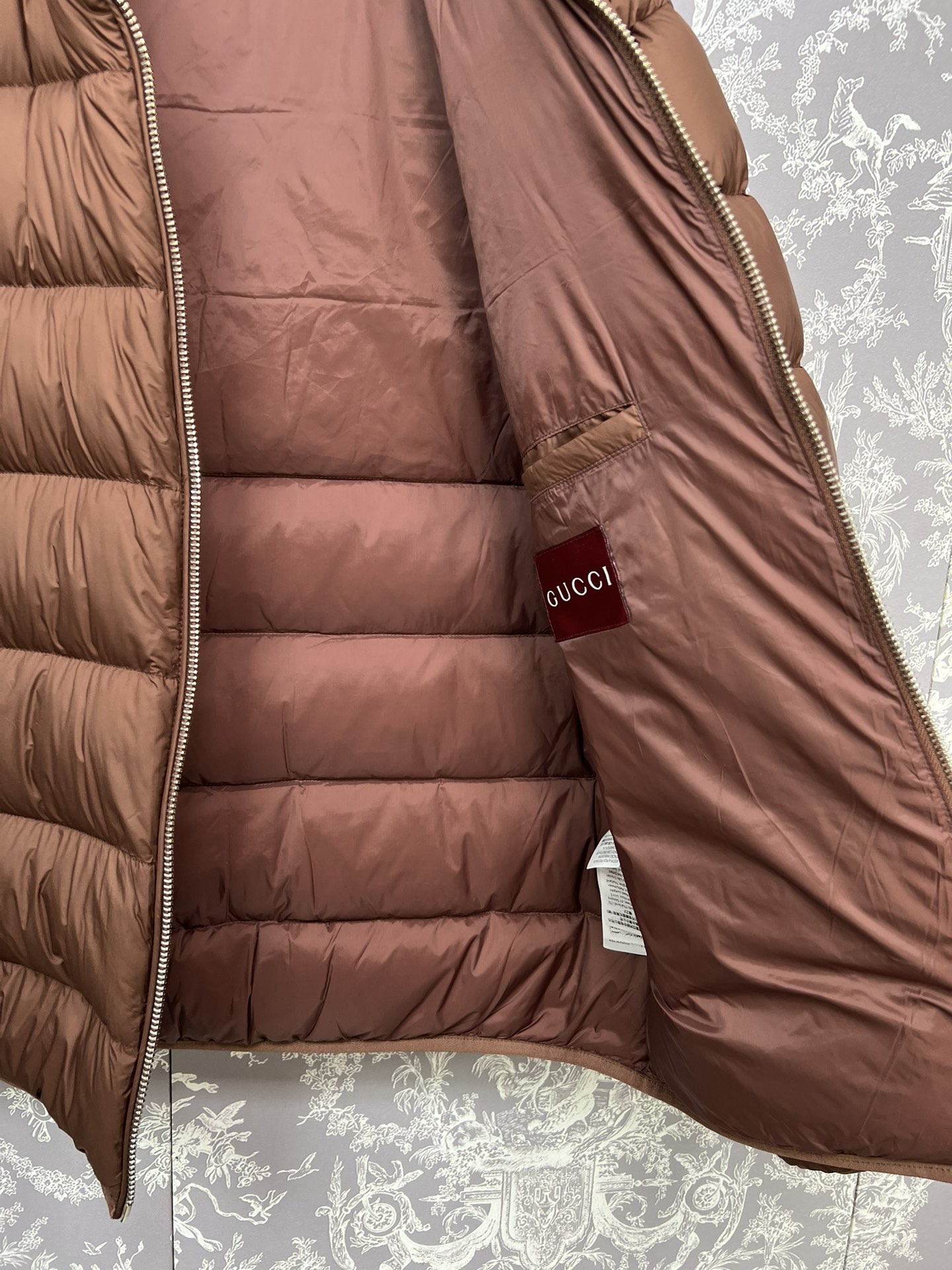 #正品级：GUCCI FW25 秋冬新品刺绣logo休闲时尚立领羽绒服男女款#G03# 𝗦𝗶𝘇𝗲：𝟰𝟴#