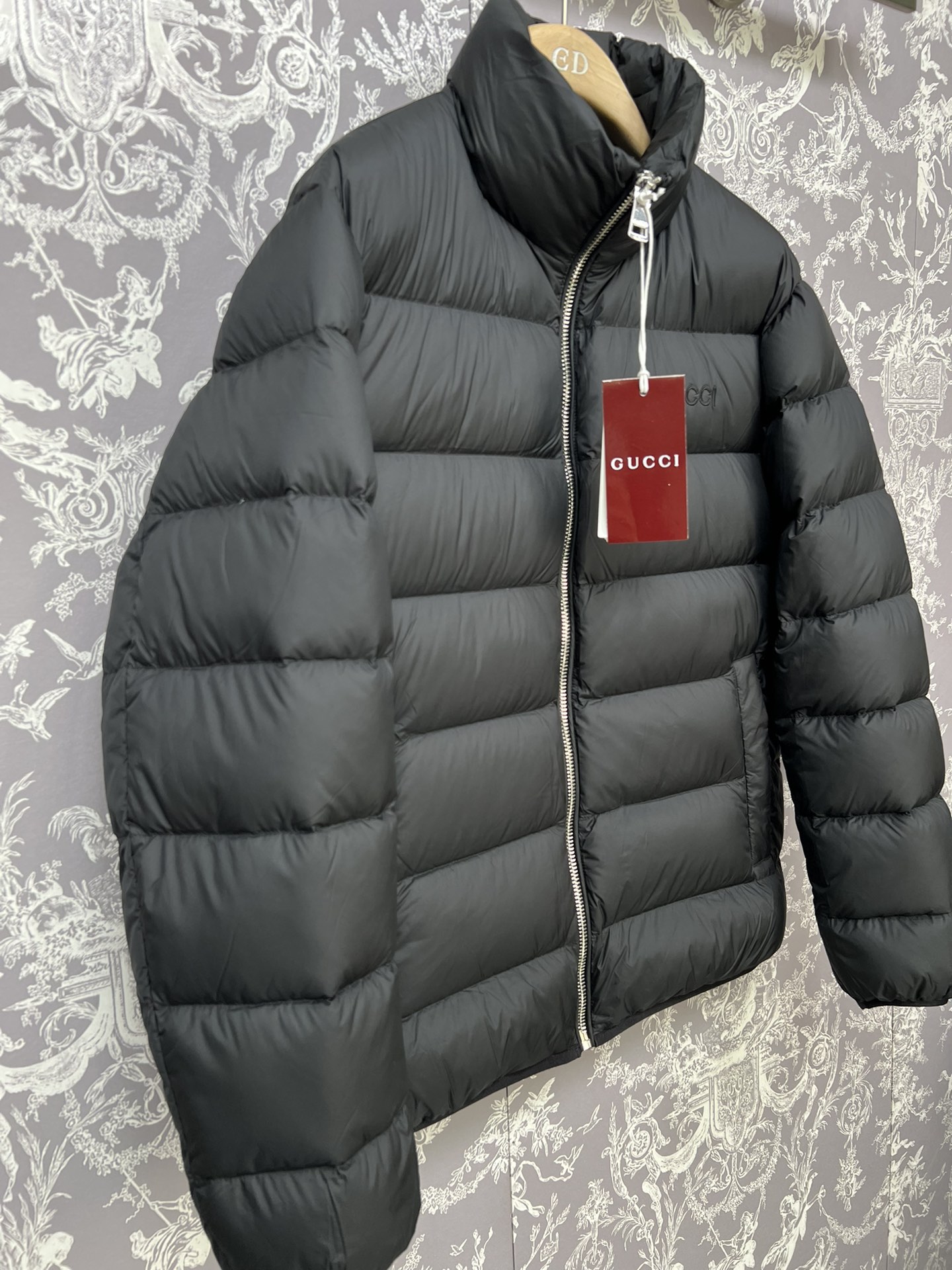 #正品级：GUCCI FW25 秋冬新品刺绣logo休闲时尚立领羽绒服男女款#G03# 𝗦𝗶𝘇𝗲：𝟰𝟴#