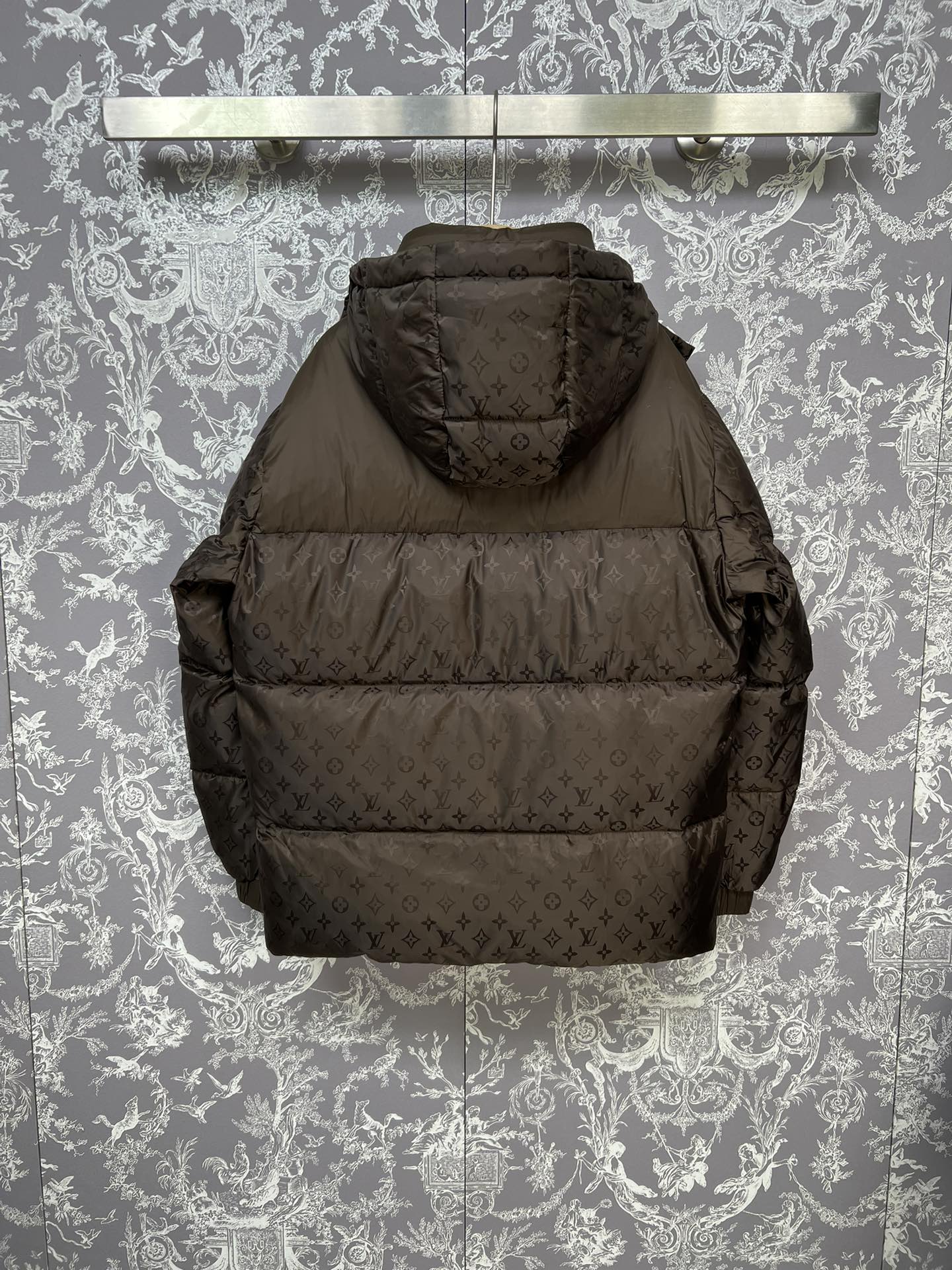 #正品级：𝐋𝐨𝐮𝐢𝐬 𝐕𝐮𝐢𝐭𝐭𝐨𝐧｜路易威登 满印老花𝐋𝐨𝐠𝐨 连帽【可卸帽】轻奢时尚羽绒服男女款#V