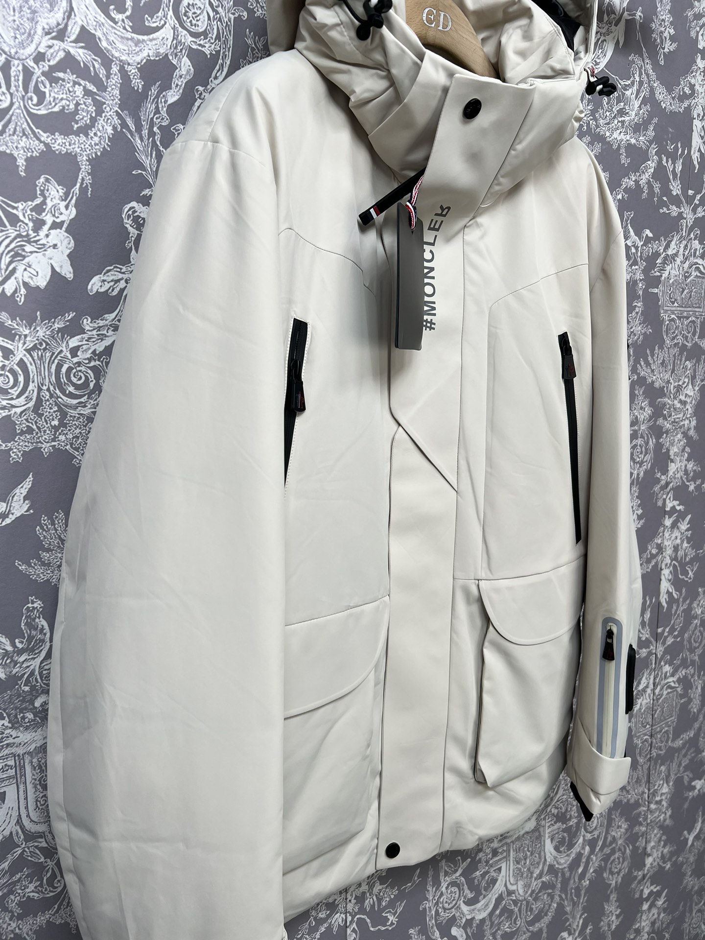 #正品级:𝑴𝒐𝒏𝒄𝒍𝒆𝒓｜蒙口 /盟可睐 25𝒔𝒔 Grenoble 秋冬新品多口袋多功能反光条压胶滑雪