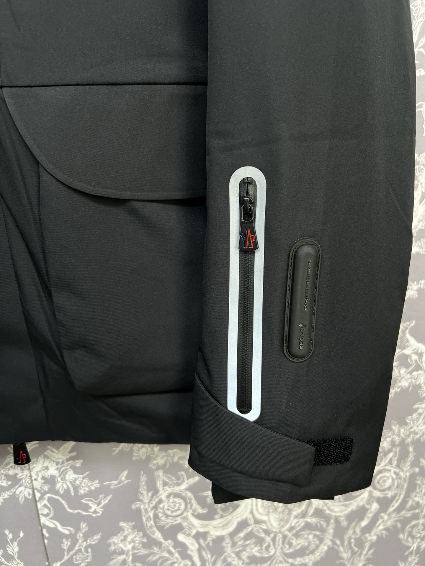 #正品级:𝑴𝒐𝒏𝒄𝒍𝒆𝒓|蒙口 /盟可睐 25𝒔𝒔 Grenoble 秋冬新品多口袋多功能反光条压胶滑雪