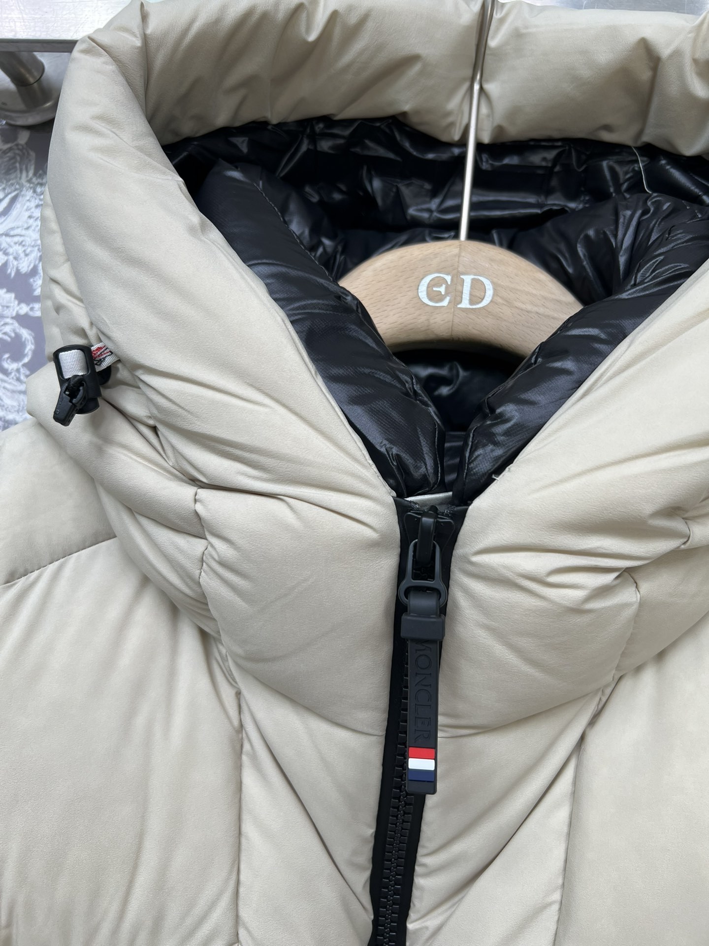 #正品级:𝑴𝒐𝒏𝒄𝒍𝒆𝒓|蒙口 /盟可睐 25𝒔𝒔 Cherferie 秋冬新品轻奢联名款加厚连帽羽绒服