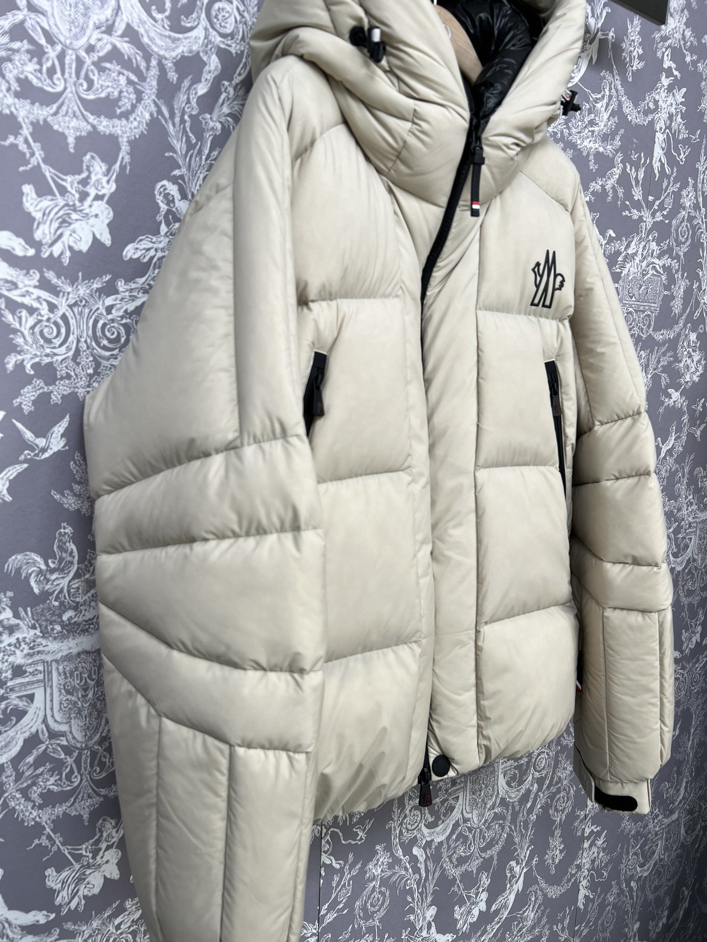 #正品级:𝑴𝒐𝒏𝒄𝒍𝒆𝒓|蒙口 /盟可睐 25𝒔𝒔 Cherferie 秋冬新品轻奢联名款加厚连帽羽绒服