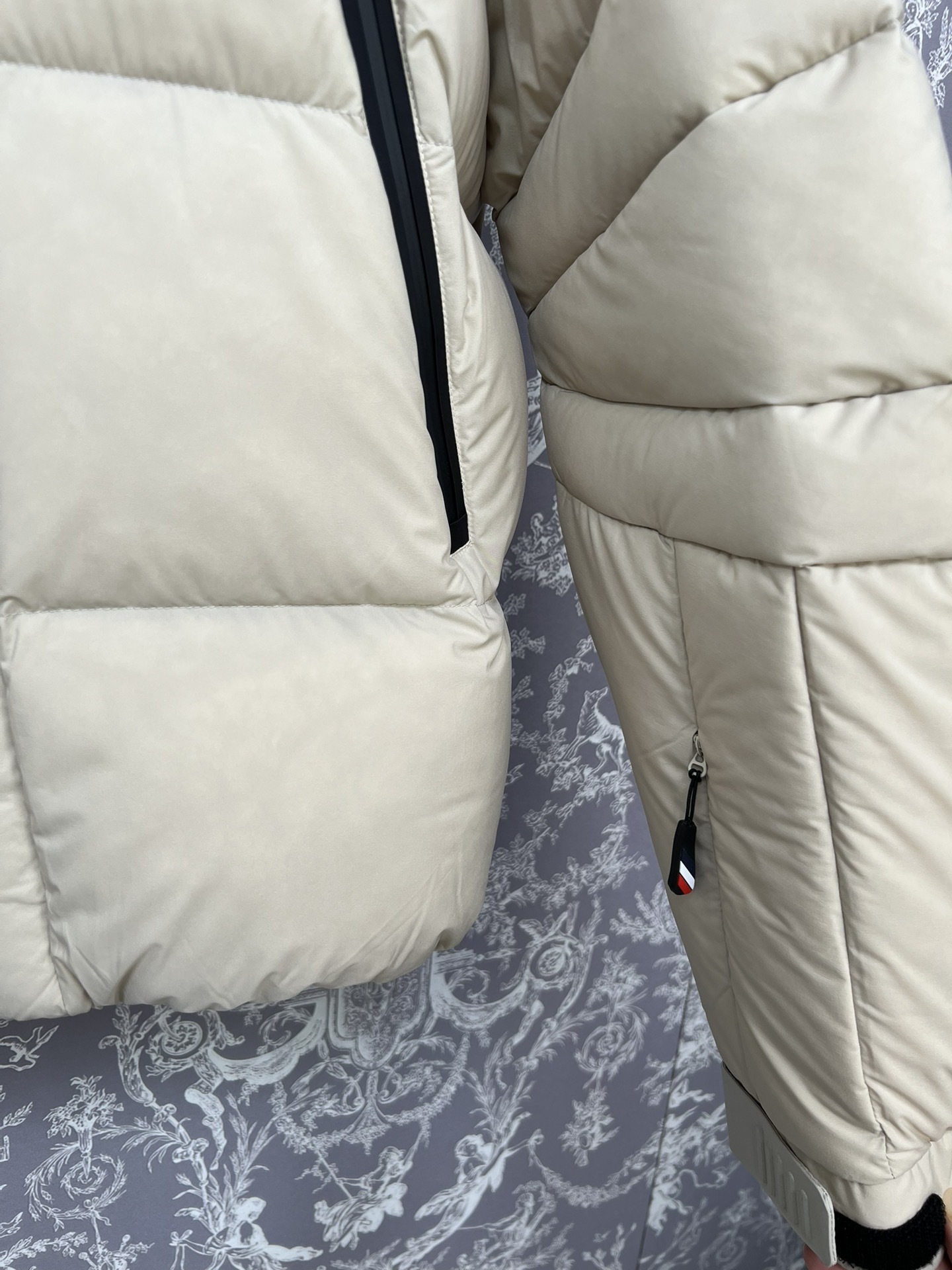 #正品级:𝑴𝒐𝒏𝒄𝒍𝒆𝒓|蒙口 /盟可睐 25𝒔𝒔 Cherferie 秋冬新品轻奢联名款加厚连帽羽绒服