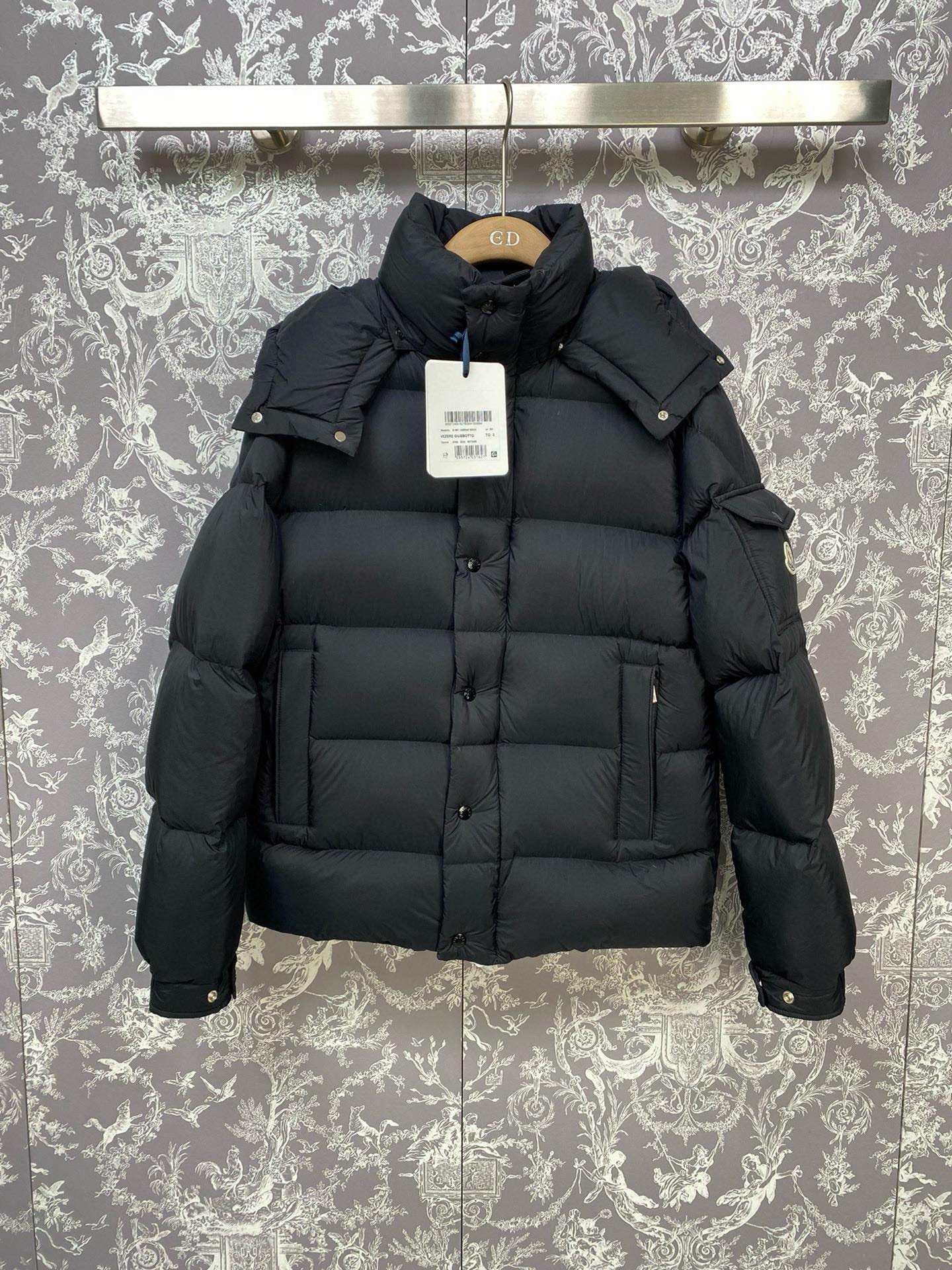 #正品级：𝗠𝗼𝗻𝗰𝗹𝗲𝗿盟可睐 𝗠𝗮𝘆𝗮 𝟳𝟬周年 哑光𝗟𝗼𝗴𝗼徽标羽绒服#096#𝗦𝗶𝘇𝗲：𝟭# 𝟮#