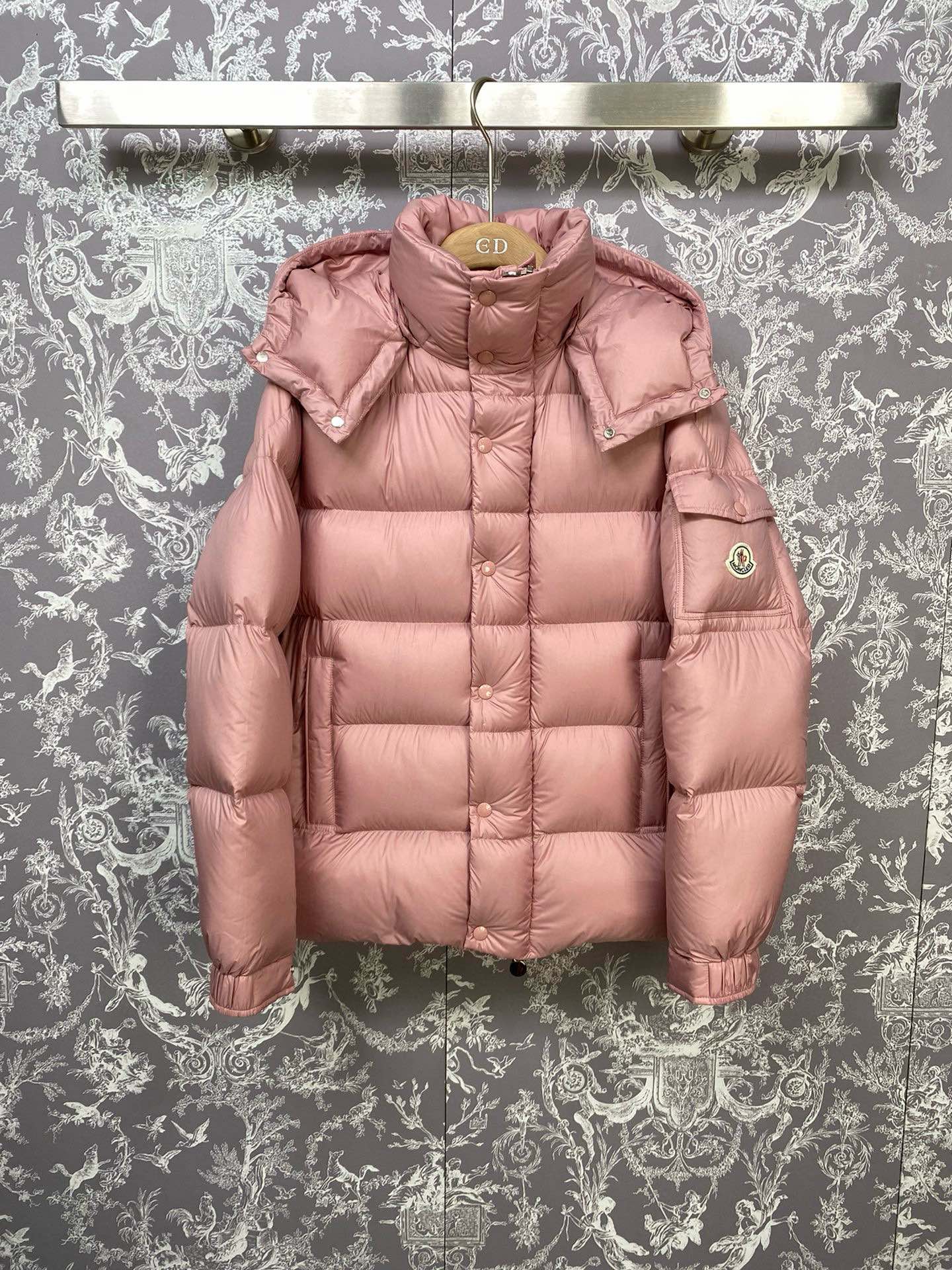 #正品级：𝗠𝗼𝗻𝗰𝗹𝗲𝗿盟可睐 𝗠𝗮𝘆𝗮 𝟳𝟬周年 哑光𝗟𝗼𝗴𝗼徽标羽绒服#096#𝗦𝗶𝘇𝗲：𝟬# 𝟭#