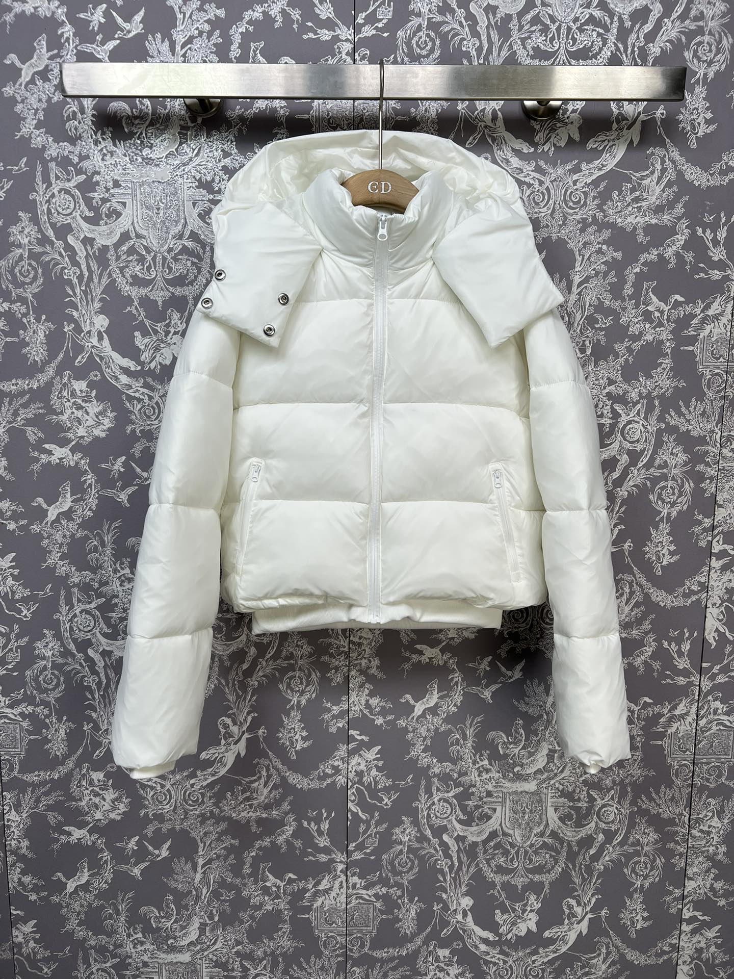 #正品级:🌹𝗔𝗹𝗼 𝘆𝗼𝗴𝗮 ｜Foxy Pufer Jacket 秋冬新品休闲时尚短款连帽【可卸帽】羽