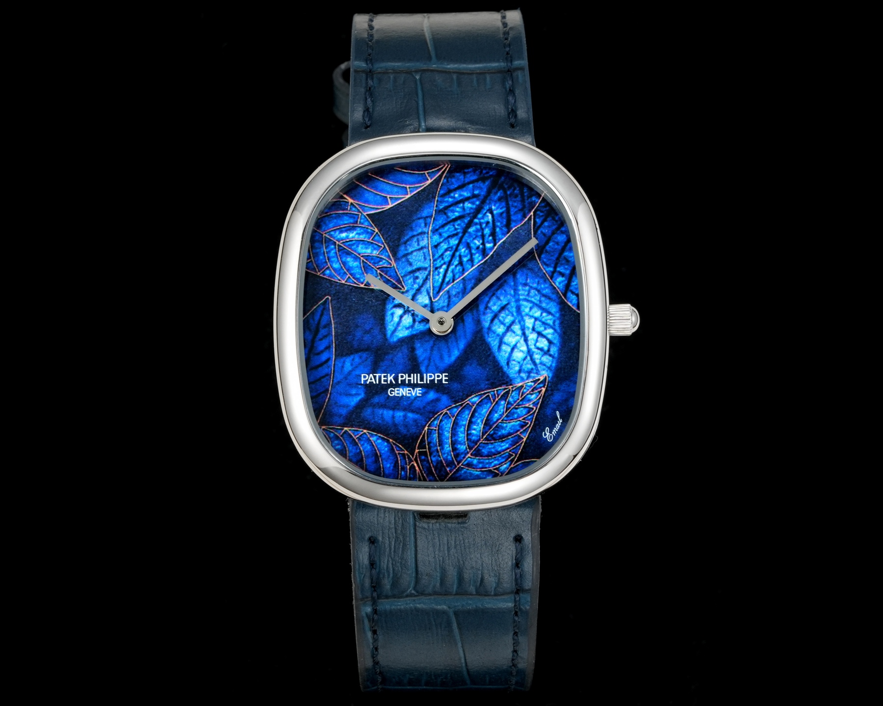 NO:336606,The Golden TW factory specially recommends the new product Patek Philippe PP's first Golden Ellipse without time scale 1 As one of the few oval watches of Patek Philippe 2 The case uses a steel case to achieve the perfect unity of the watch shape and elegant style. This round and non-square shape is called 